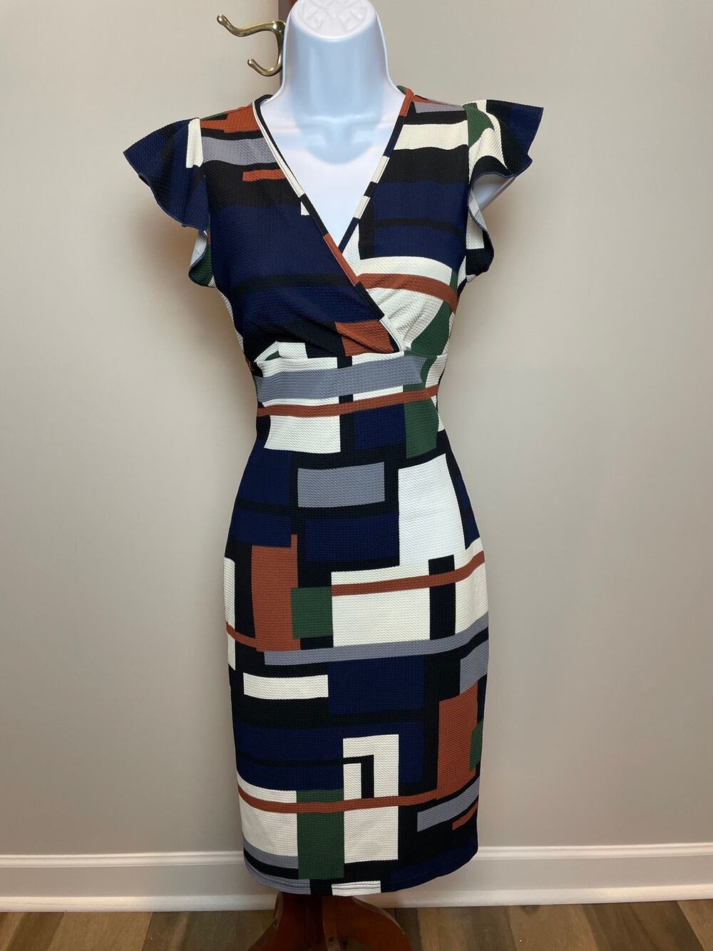 Emery Rose Geometric Sheath Dress Size M Multi‑Color V‑Neck Flutter Sleeves NWT